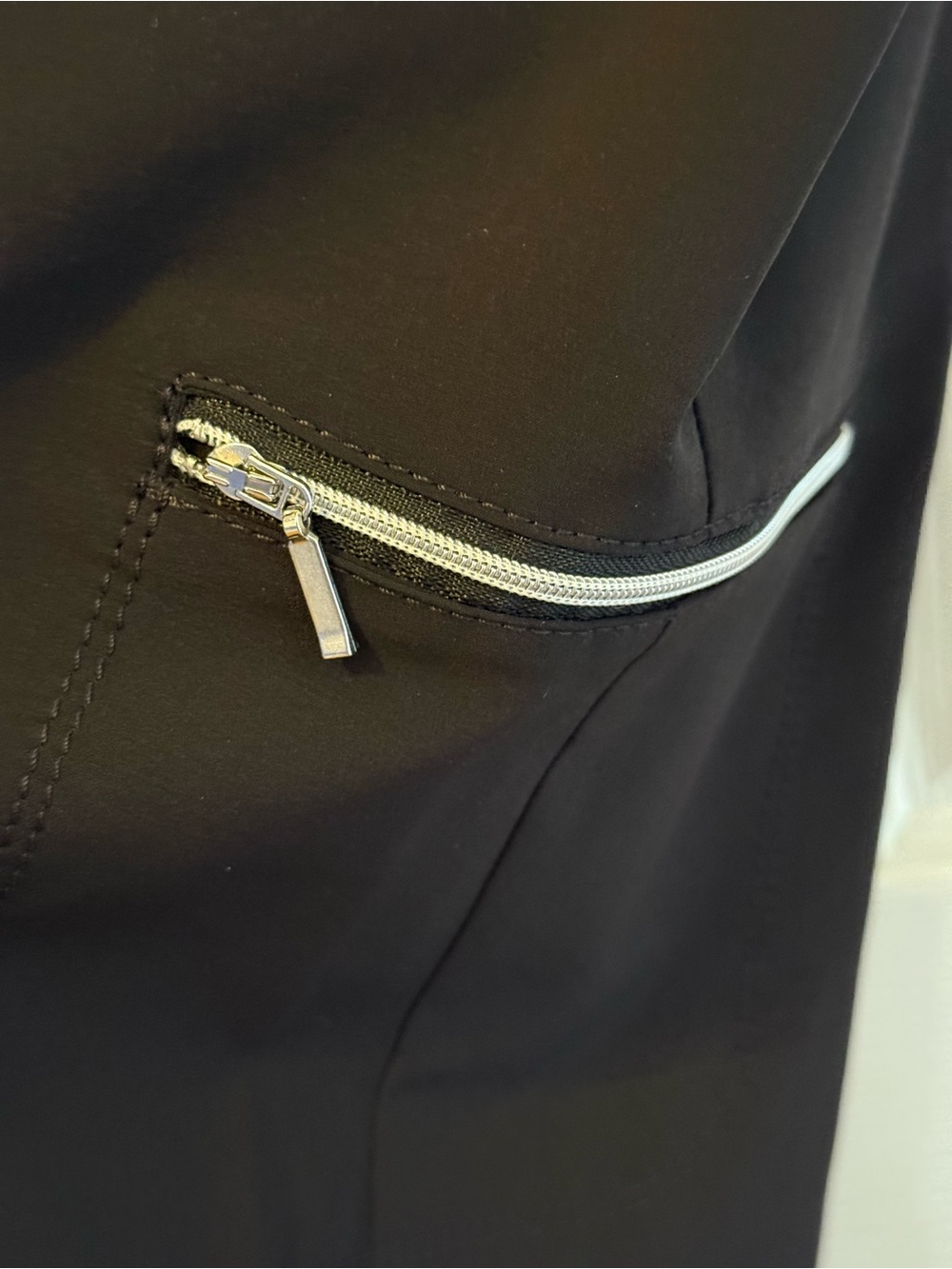 Chico’s size 4T Black Straight-Leg Active Joggers with Zip Pocket - Picture 3 of 8